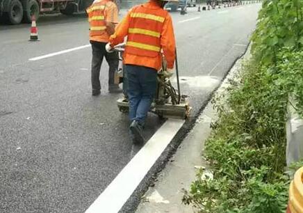 小知識：道路標線漆有底漆和固化劑嗎？
